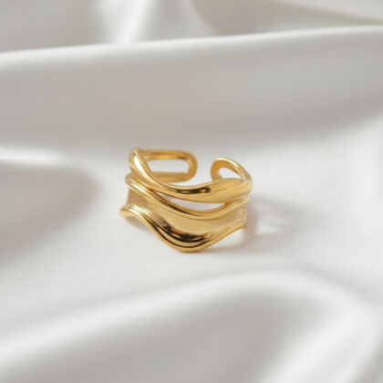 Chic Golden-Tone Wave Design Open Ring