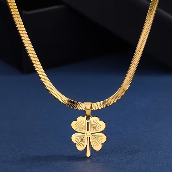 Single Clover Leaf Pendant Necklace - Image 3